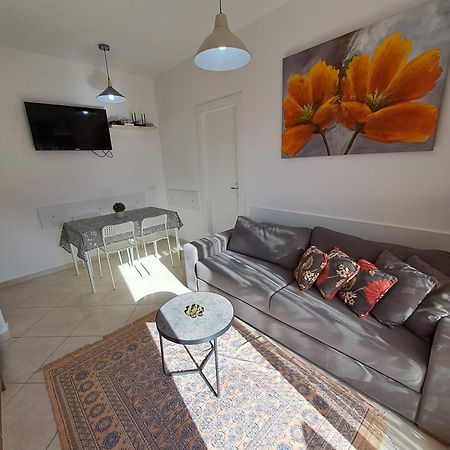 Flowers & Green 2 Bedrooms Apartment & Box Garage Vlora Kültér fotó